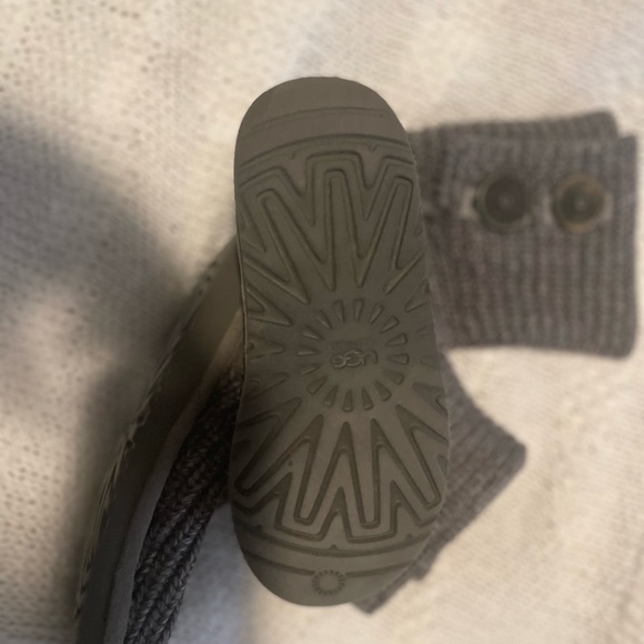 UGG - Picture 2 of 3